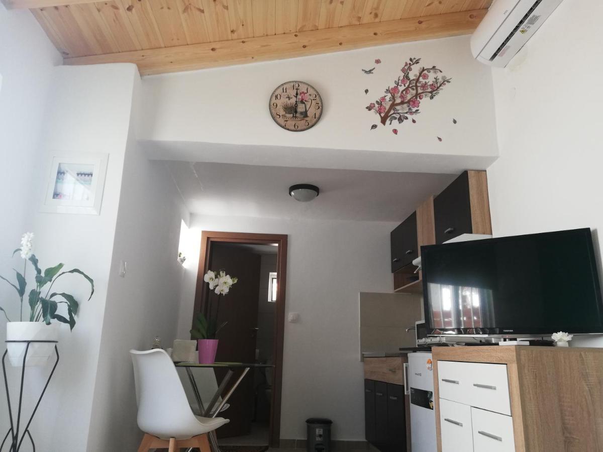 Small With Yard Apartamento *